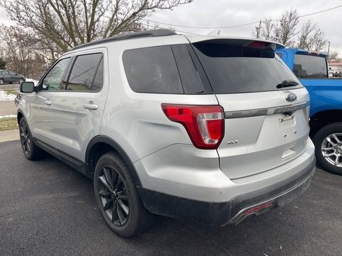 Used 2017 Ford Explorer XLT w/ Equipment Group 202A image 4