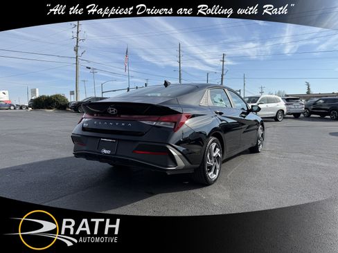 Used 2025 Hyundai Elantra Sport FWD image 8