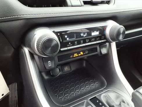 Used 2025 Toyota RAV4 LE image 22