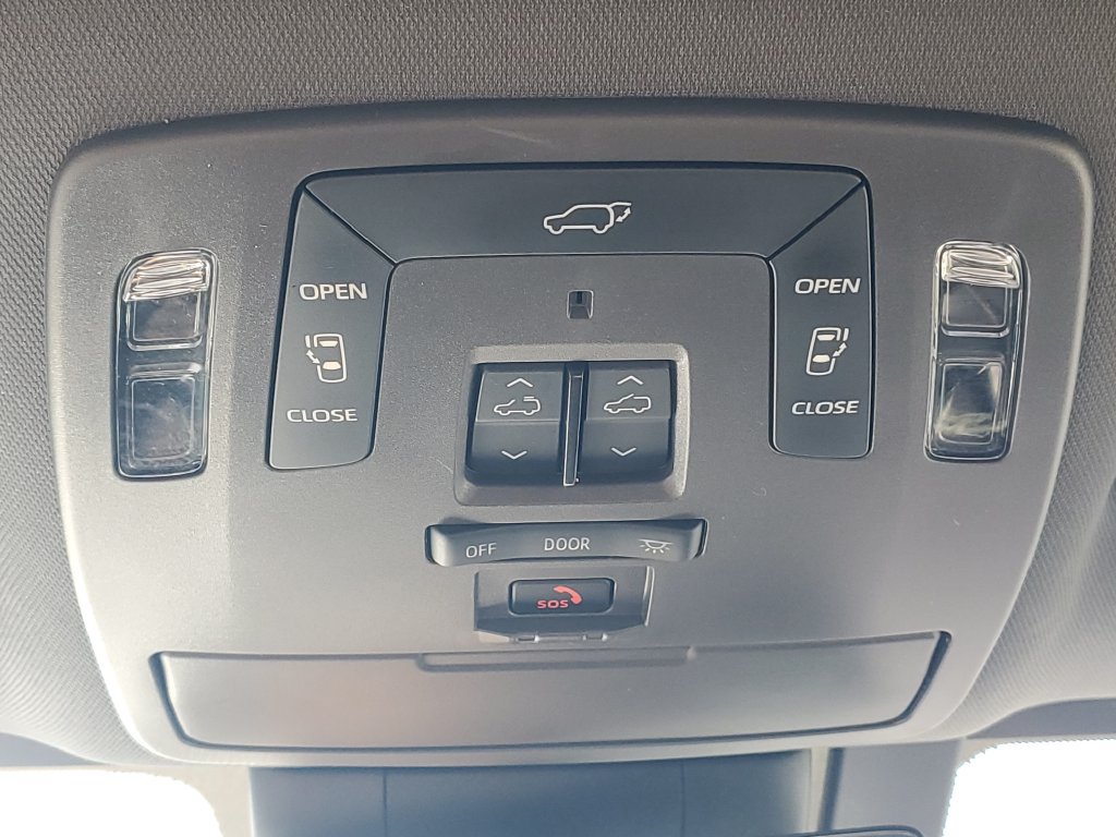 Used 2022 Toyota Sienna Platinum AWD/4WD image 22