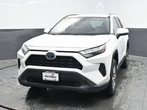 Used 2022 Toyota RAV4 XLE AWD/4WD image 2