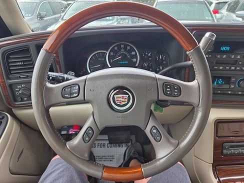 Used 2004 Cadillac Escalade AWD image 19