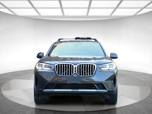 Used 2024 BMW X3 xDrive30i AWD/4WD image 2