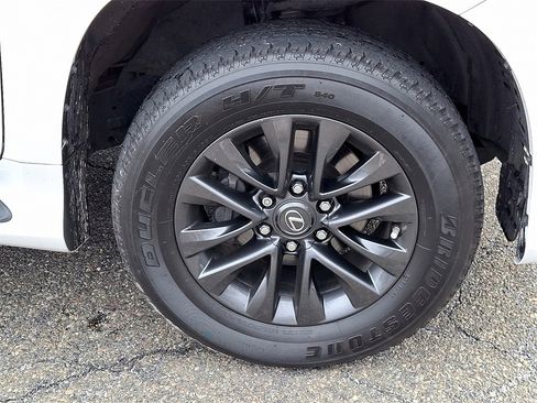 Used 2023 Lexus GX 460 Premium w/ Premium Package image 9