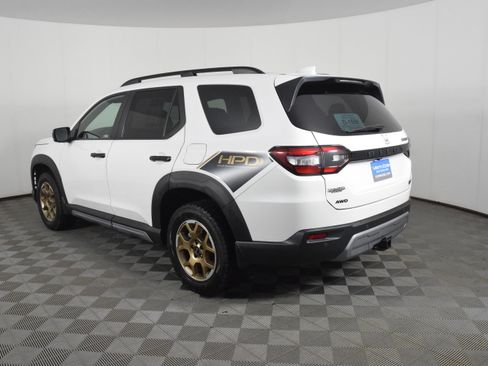 Used 2024 Honda Pilot TrailSport image 8