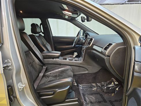 Used 2018 Jeep Grand Cherokee Altitude image 10