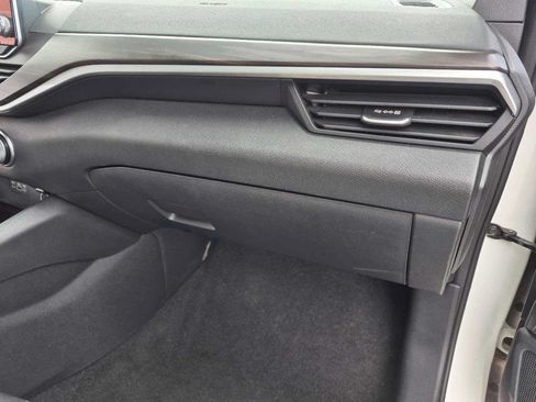Used 2024 Nissan Altima 2.5 SV FWD image 24