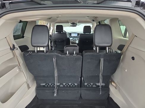 Used 2023 Chrysler Pacifica Touring-L FWD image 36