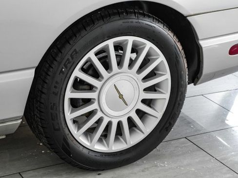 Used 2004 Ford Thunderbird image 43