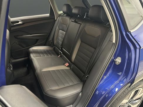 Used 2022 Volkswagen Taos SEL image 28