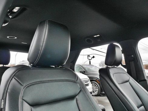 Used 2020 Ford Explorer XLT w/ Equipment Group 202A image 14