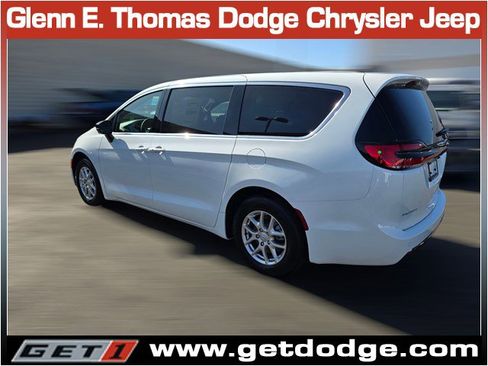 New 2026 Chrysler Pacifica Select image 6