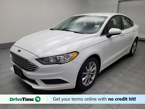 Used 2017 Ford Fusion SE image 1