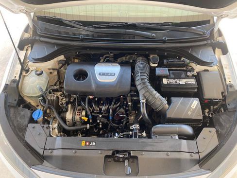 Used 2019 Hyundai Elantra Sport w/ Cargo Package FWD image 8