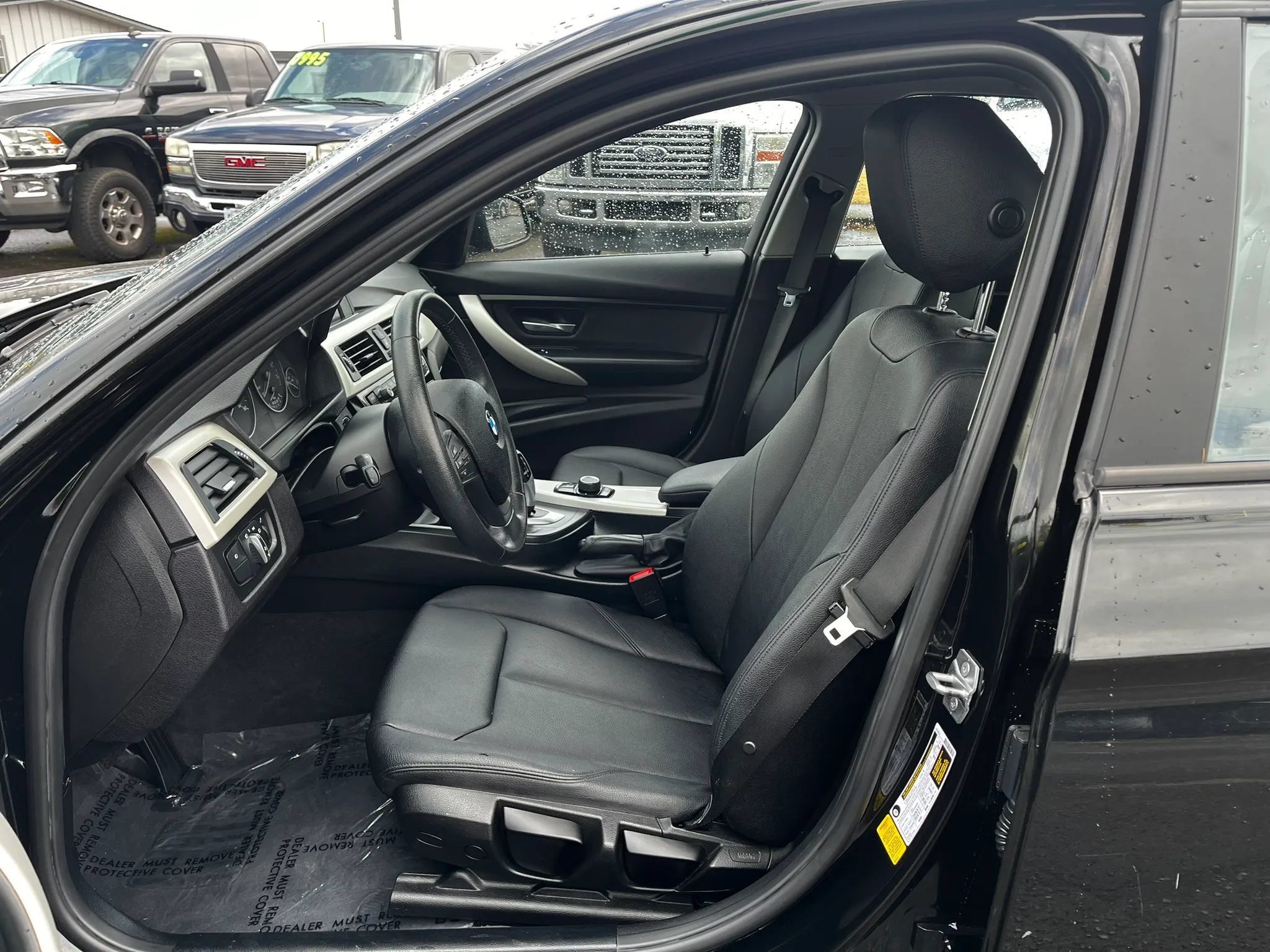 Used 2017 BMW 320i Sedan RWD image 9
