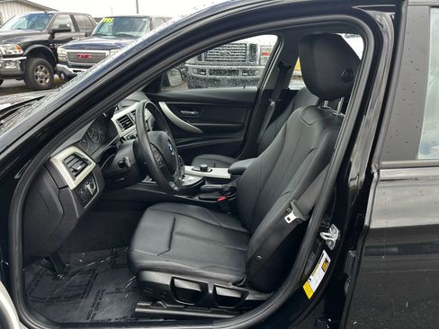 Used 2017 BMW 320i Sedan RWD image 9
