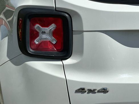 Used 2017 Jeep Renegade Latitude AWD/4WD image 25