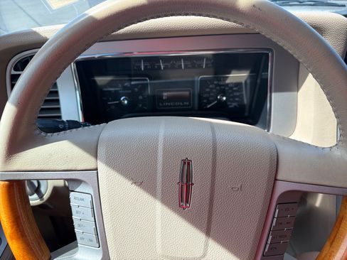Used 2010 Lincoln Navigator 2WD image 9