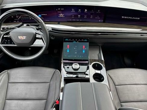 Certified 2025 Cadillac Escalade Premium Luxury image 13