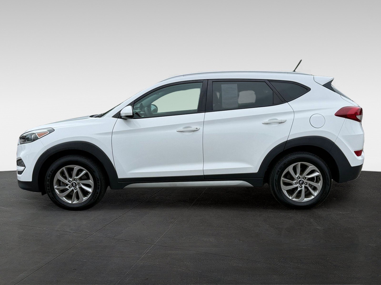 Used 2017 Hyundai Tucson SE w/ SE Popular Package 02 AWD/4WD image 8