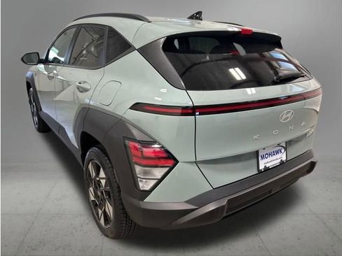 Used 2024 Hyundai Kona SEL AWD/4WD image 3