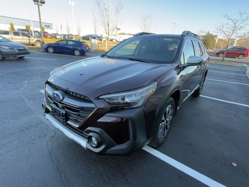Used 2025 Subaru Outback Touring image 7