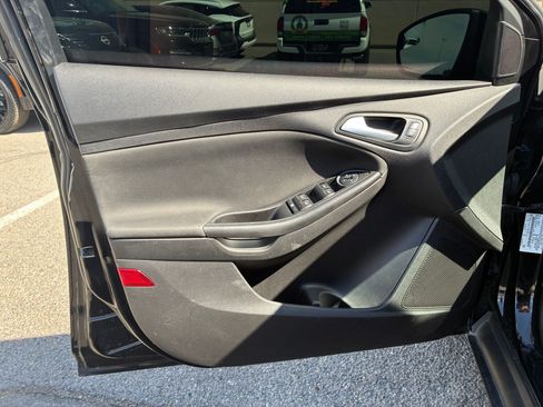 Used 2017 Ford Focus SE FWD image 14