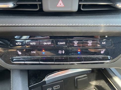 Used 2023 Buick Envision Essence w/ Sport Touring Package AWD/4WD image 24