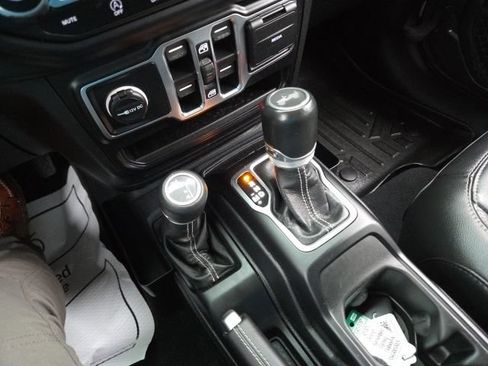 Used 2020 Jeep Wrangler Unlimited Sahara w/ Dual Top Group AWD/4WD image 67