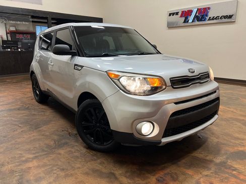 Used 2019 Kia Soul + image 1