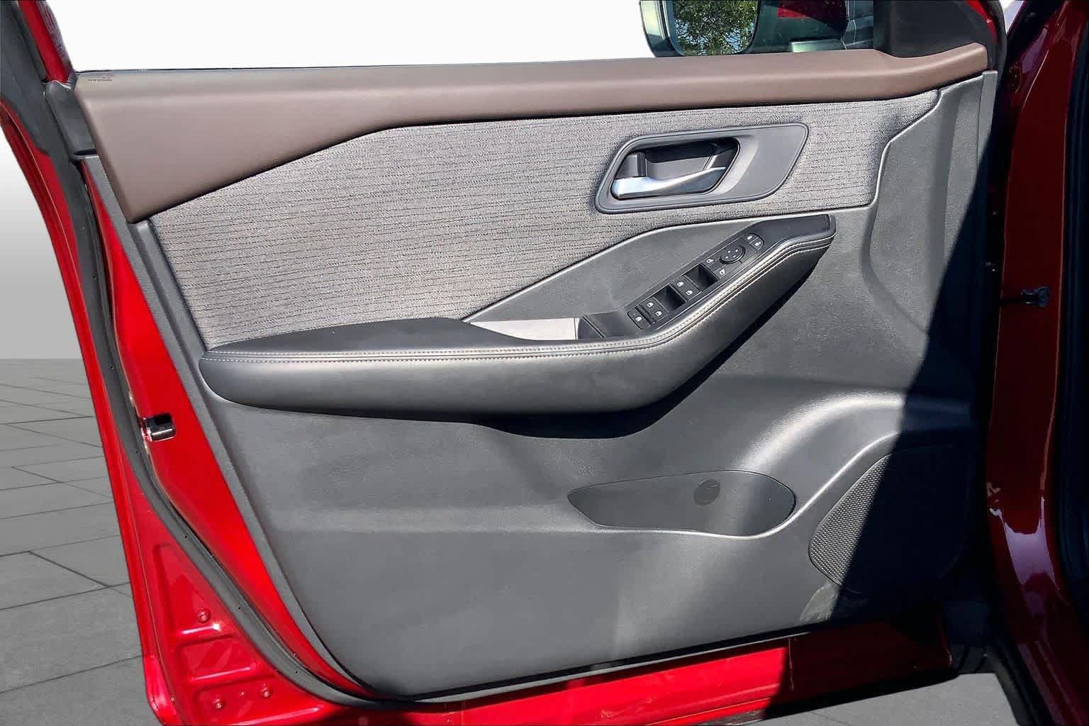 Used 2022 Nissan Rogue SV FWD image 22
