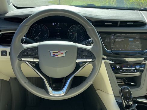 Used 2021 Cadillac XT6 Premium Luxury image 8