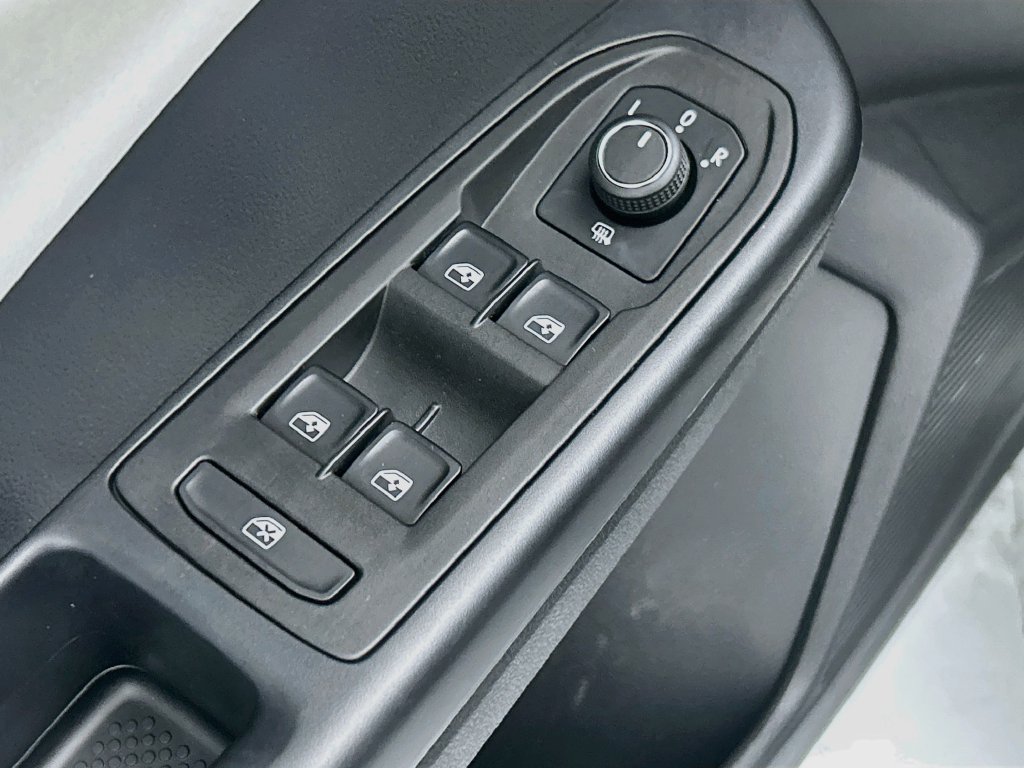 Used 2025 Volkswagen Taos SE w/ Black Wheel Package FWD image 21