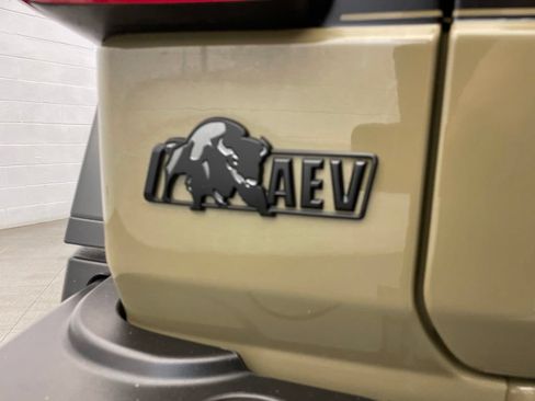 Certified 2025 Jeep Wrangler Unlimited Rubicon w/ Convenience Group AWD/4WD image 11