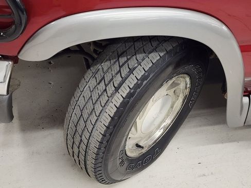 Used 1999 Ford E-150 and Econoline 150 image 28