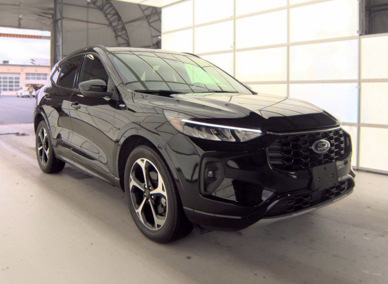 Used 2023 Ford Escape ST-Line Select w/ Tech Pack #2 AWD/4WD image 1