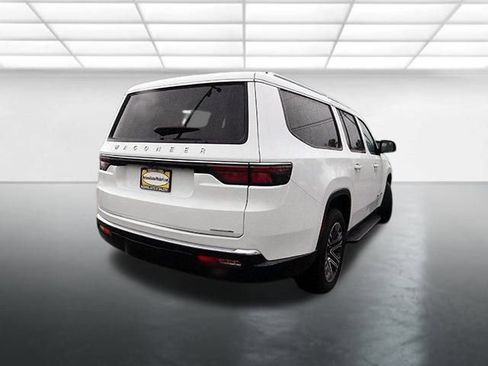 Used 2023 Jeep Wagoneer L Series II image 5