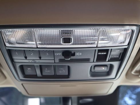 Used 2022 Toyota 4Runner Limited AWD/4WD image 25