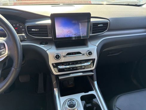 Used 2024 Ford Explorer XLT w/ Equipment Group 202A image 18