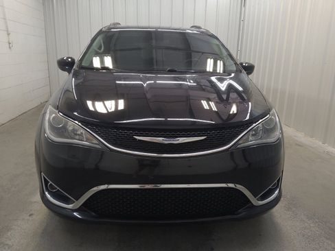 Used 2020 Chrysler Pacifica Touring-L FWD image 14