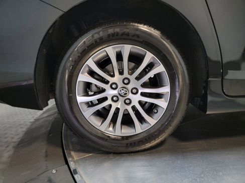 Used 2020 Toyota Sienna XLE FWD image 16