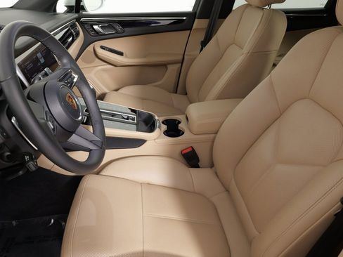 Used 2025 Porsche Macan image 35