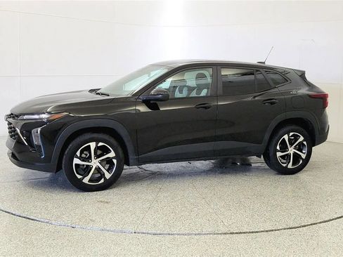 Used 2024 Chevrolet Trax RS w/ Driver Confidence Package FWD image 4