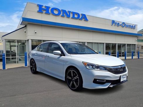 Used 2017 Honda Accord Sport image 3
