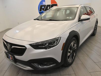 Used 2018 Buick Regal Essence w/ Driver Confidence Package #1