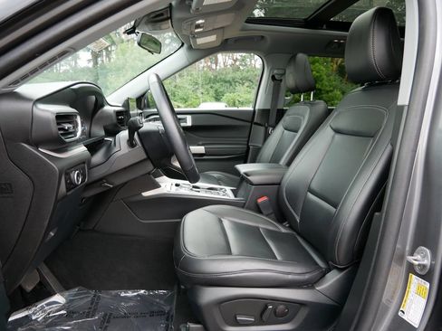 Certified 2023 Ford Explorer XLT w/ Equipment Group 202A AWD/4WD image 14