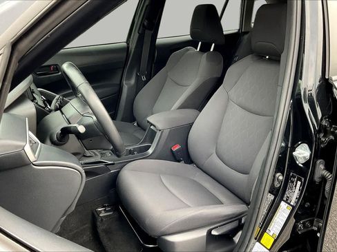 Used 2023 Toyota Corolla Cross LE FWD image 8
