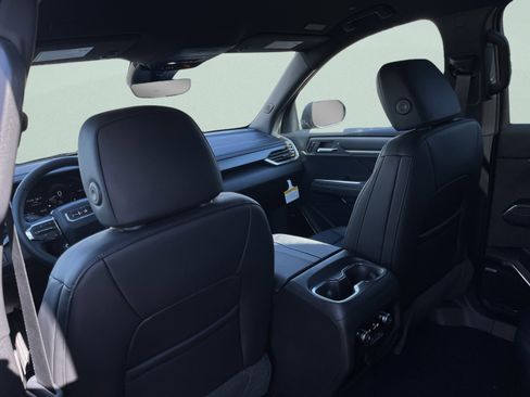 New 2026 GMC Acadia Elevation image 24