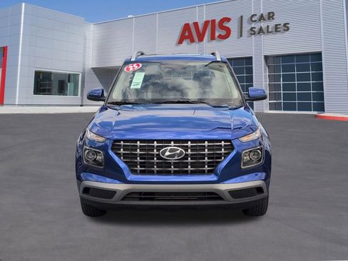 Used 2025 Hyundai Venue SEL FWD image 2