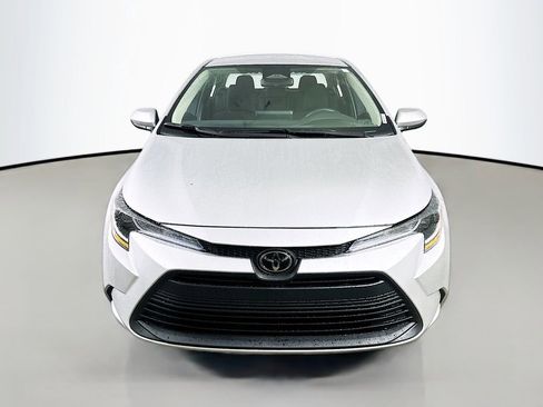Used 2025 Toyota Corolla LE image 2